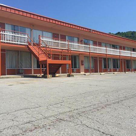 Daniel Boone Motor Inn Pikeville Bagian luar foto