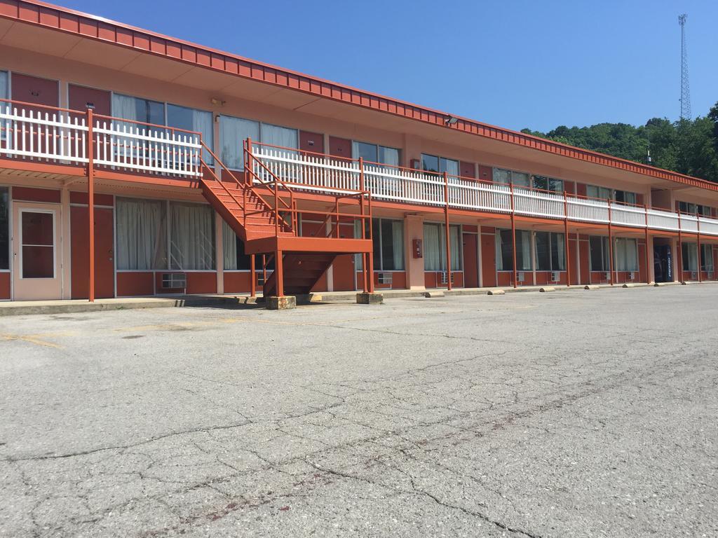 Daniel Boone Motor Inn Pikeville Bagian luar foto