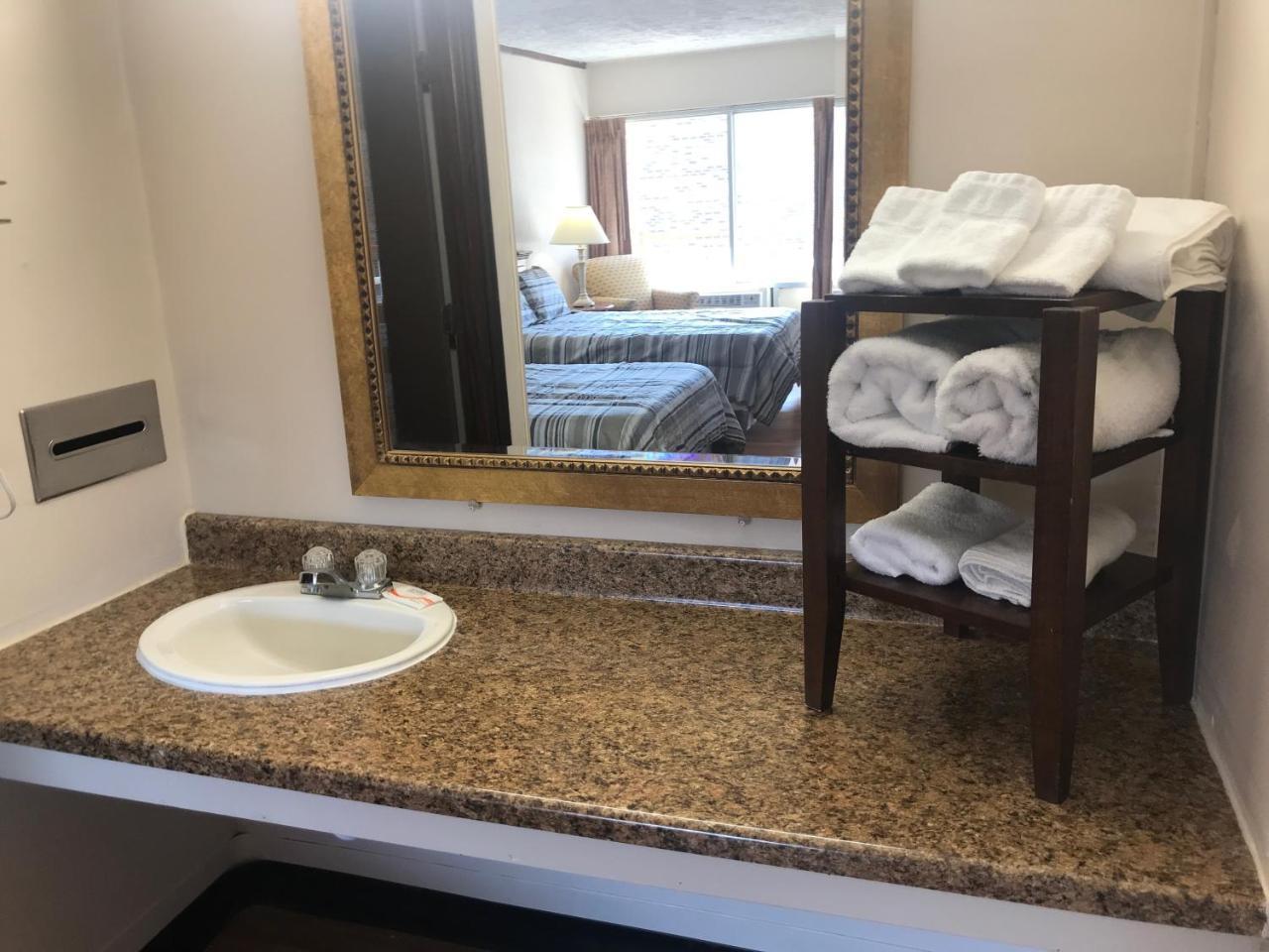 Daniel Boone Motor Inn Pikeville Bagian luar foto
